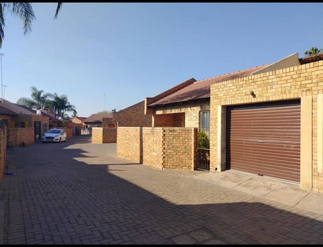 2 BEDROOM TOWNHOUSE FOR SALE IN PENINA PARK